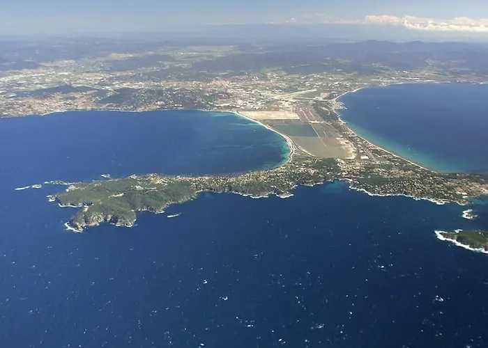 Apartment Flamant Rose - Climatise Avec Terrasse, A 150 M Hyeres