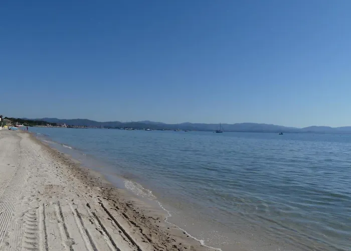 Flamant Rose - Climatise Avec Terrasse, A 150 M