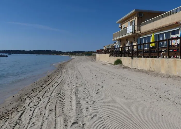 Apartment Flamant Rose - Climatise Avec Terrasse, A 150 M